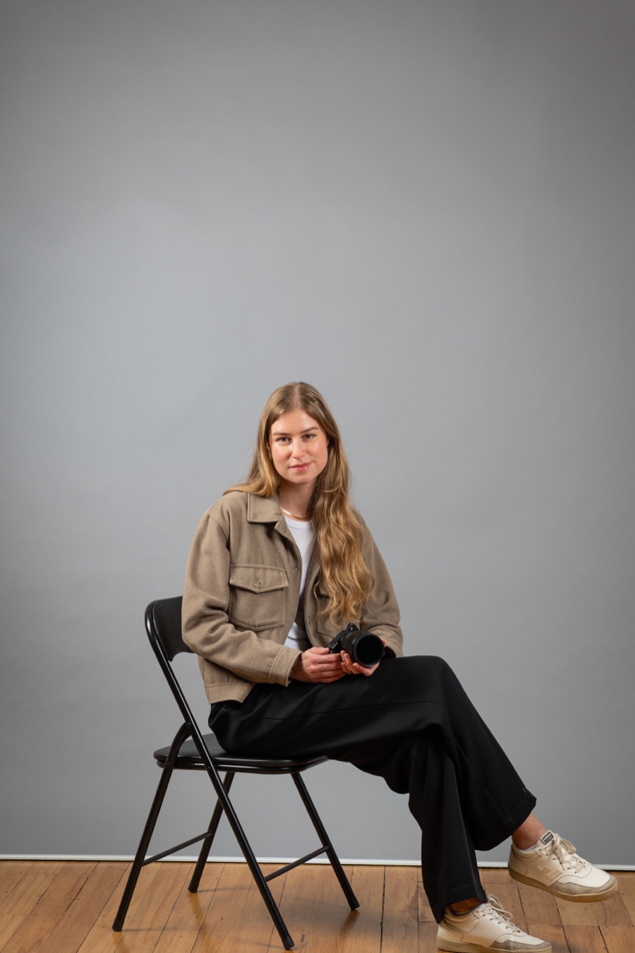 Amalia Remus with camera directing a headshot session at Amalia Studio Queenstown